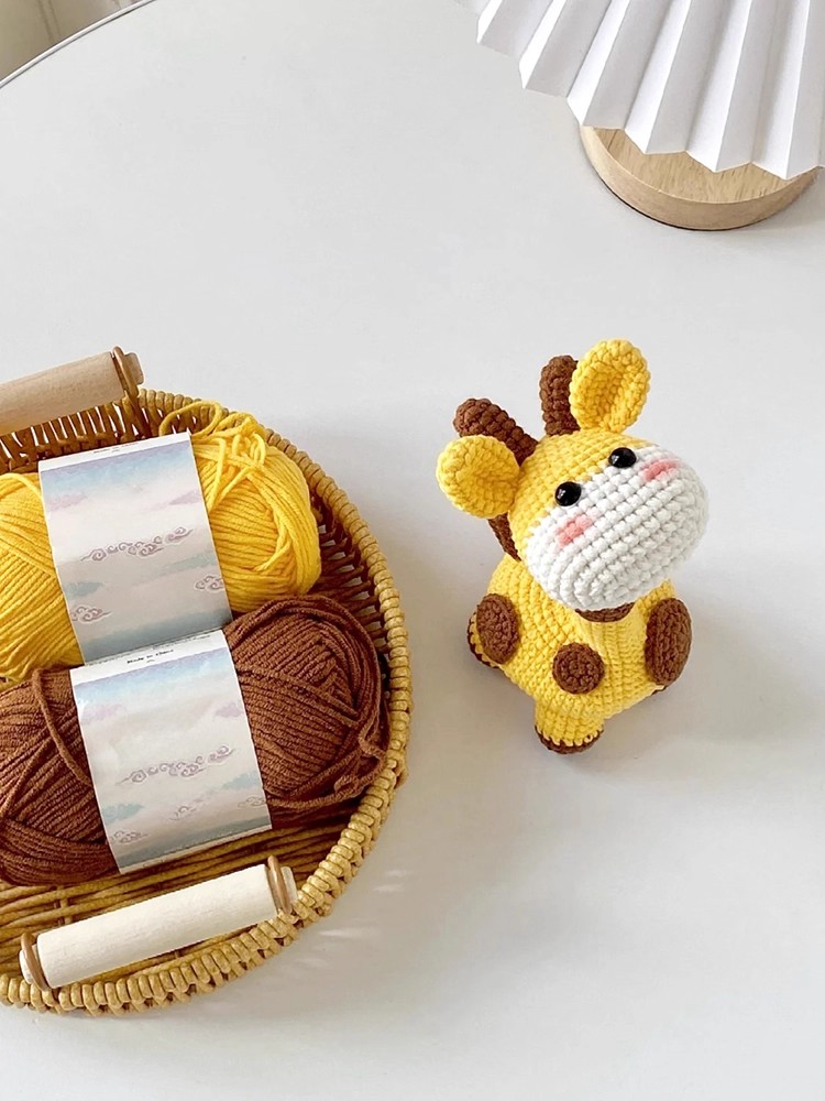 Handmade diy giraffe ornaments crochet material bag hook wool knitted doll to pass the time handmade