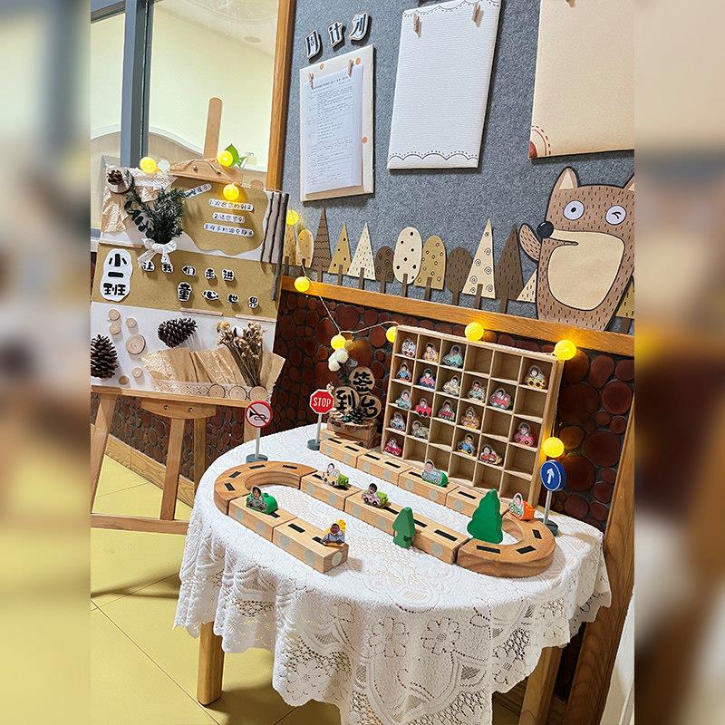 幼儿园开学季环创趣味积木轨道