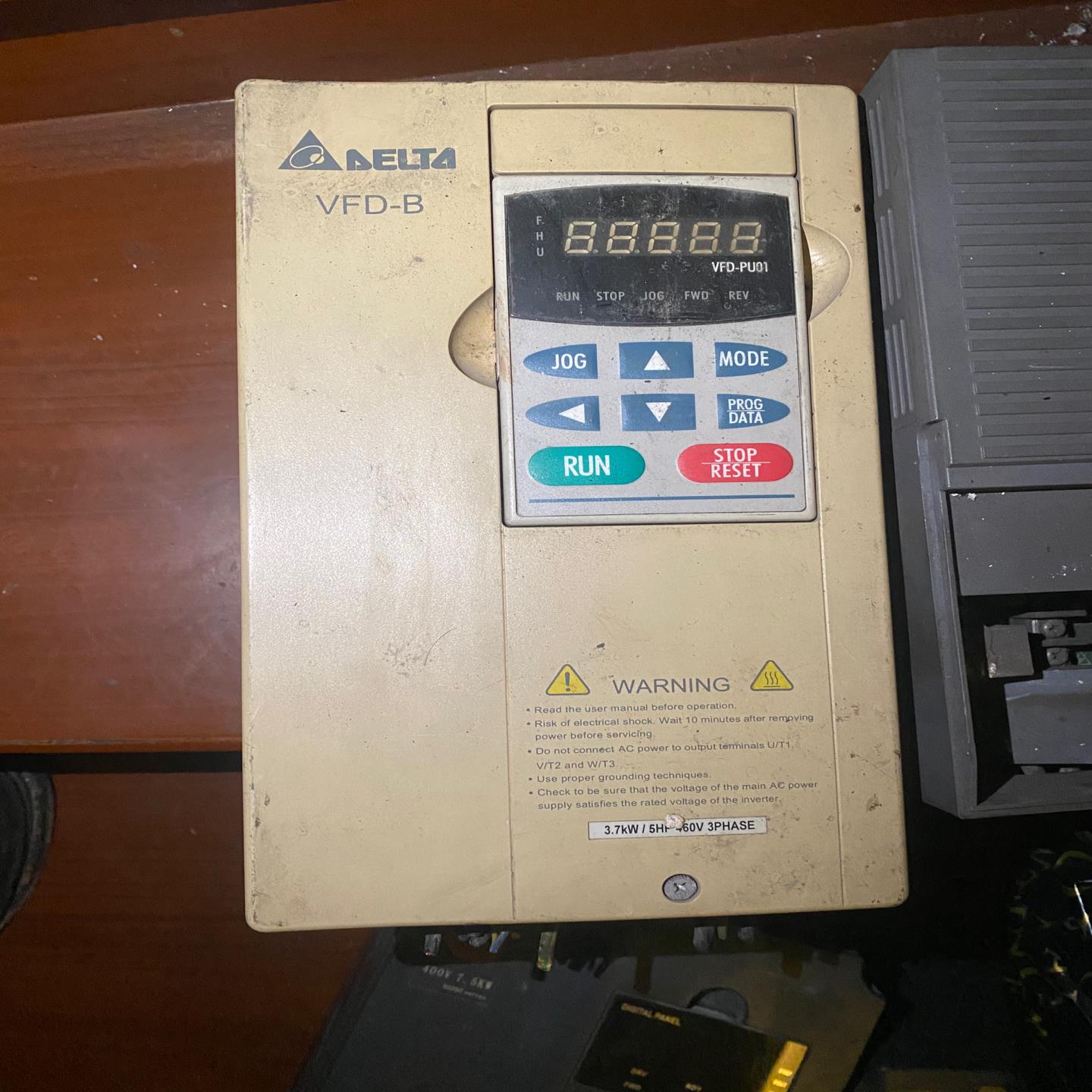 台达V F D037 B43 A变频器37千瓦功能正常{天意设备}