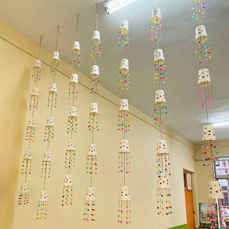 幼儿园纸杯风铃环创区域隔断空中吊饰挂饰材料装饰美工区布置小班