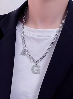 冷淡风字母G反光珍珠项链