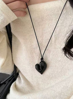 博主reina同款爱心项链女感黑绳挂脖毛衣链抽拉绳可调节配饰