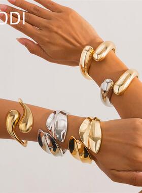 欧美跨境时尚ins金属质感水滴抱抱手镯女 夸张设计感弹簧开口手环