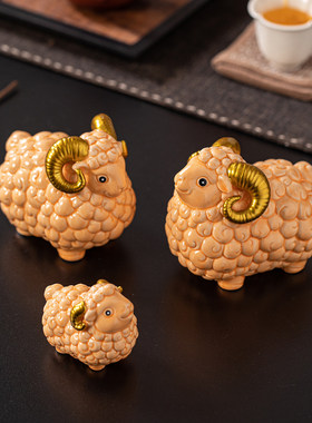 萌趣陶瓷三羊开泰摆件