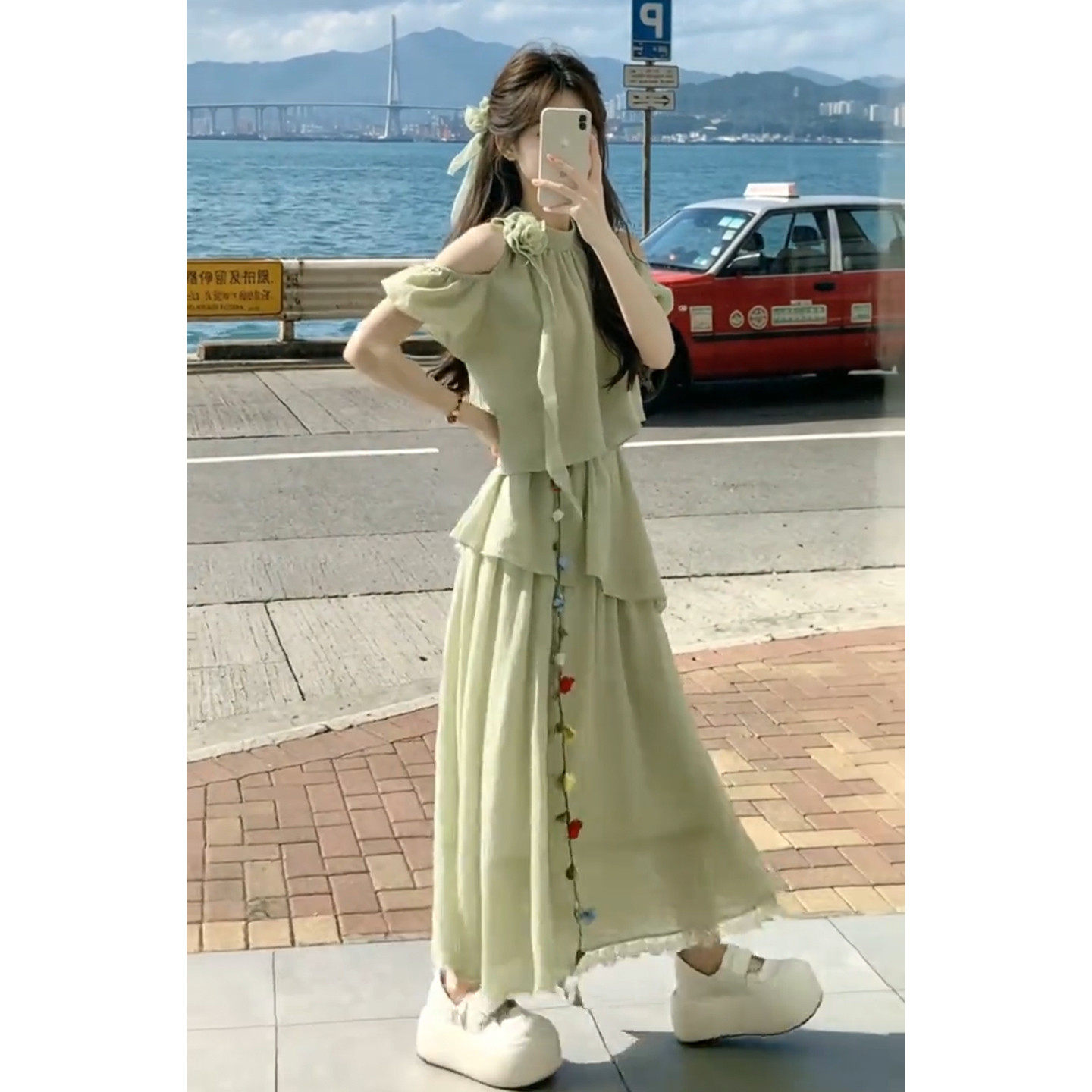 温柔度假风绿色露肩挂颈