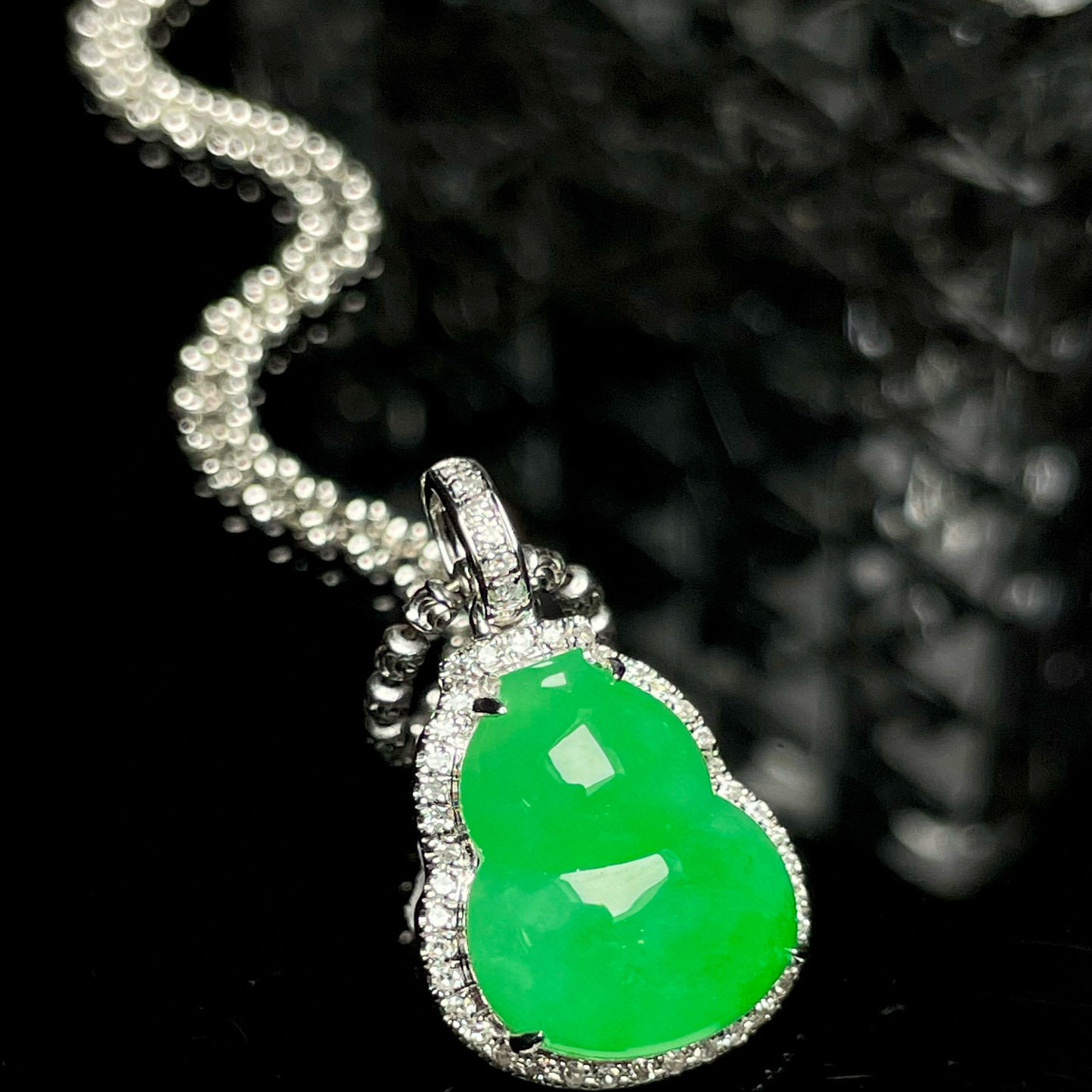 特价小夏珠宝18K金南非钻镶嵌缅甸天然A货翡翠冰种阳绿葫芦吊坠