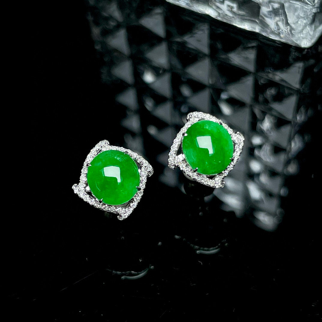 特价小夏珠宝18K金南非钻镶嵌缅甸天然A货翡翠冰种阳绿蛋面耳钉