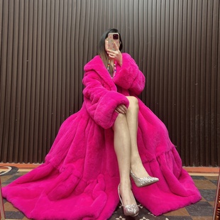 时尚 女2025冬季 整皮獭兔毛皮草外套长款 皮毛一体大衣 妩媚女人