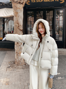 蕉小青 90白鸭绒羽绒服高端轻羽绒加厚白色连帽短款羽绒服女