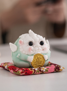 陶瓷飞天小貔貅摆件可爱萌宠神兽国潮家居电视柜桌面招财装饰礼品