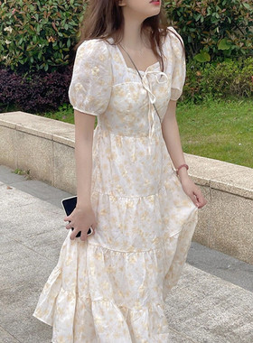 方领泡泡袖碎花连衣裙2025新款女