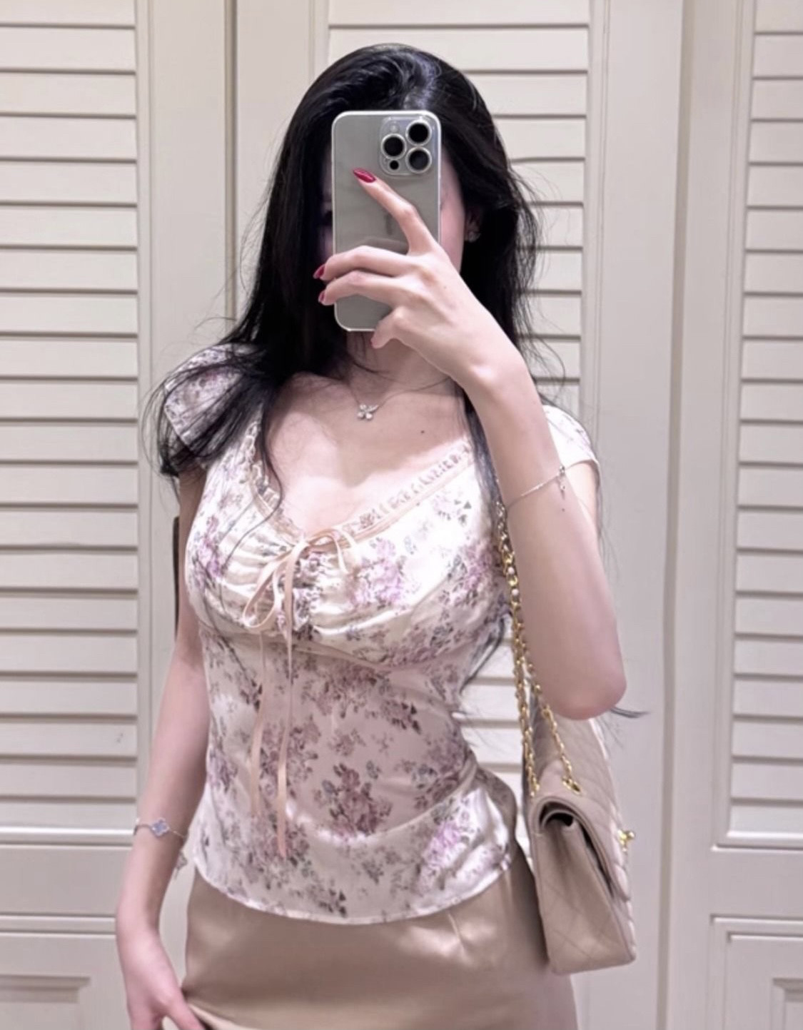 大码女装胖mm温柔风v领系带碎花气质小衫短袖百搭复古上衣短款夏