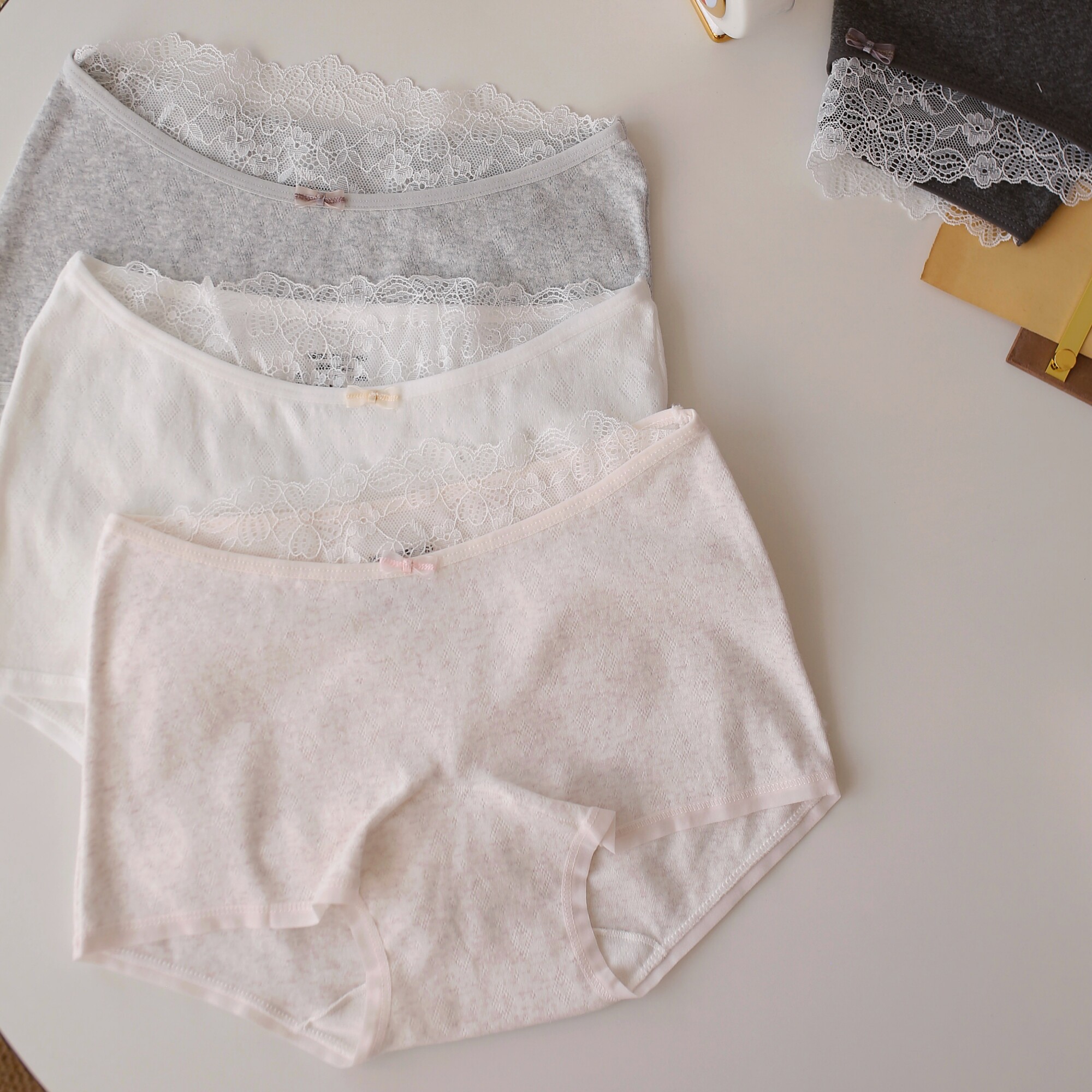 平角内裤~透气绵软婴儿棉拼蕾丝内裤女中腰包臀四角裤加宽加长裆