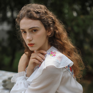 宽松百搭 脸儿艺 文艺刺绣大荷叶领 清新白森女 上衣 2025春夏新品