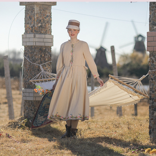 2025 复古牙签褶木耳领 秋冬新品 绣花 森女棉布连衣裙 法式 脸儿艺