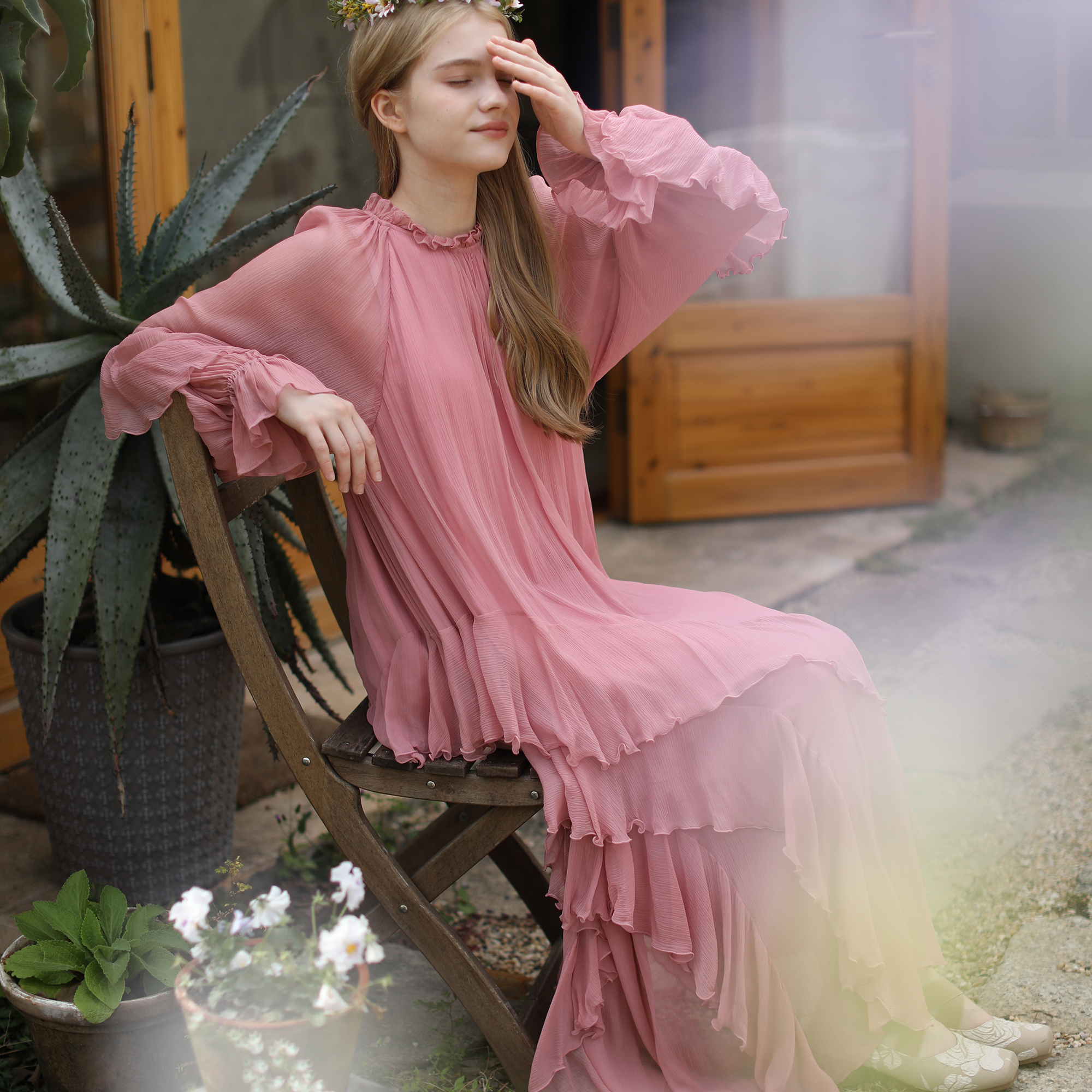 脸儿甄选 桑蚕丝 裸粉杏 立体剪裁流苏裙摆 荷叶仙飘宽松连衣裙