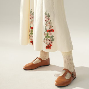 脸儿艺原创 羊毛垂感针织秋冬百奶白森女半身裙 手工绣花果子系列