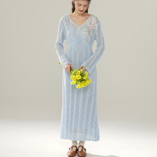 脸儿艺淡雅水蓝奶白清新 V领立体钩花钉珠闪片绣花修身钩花连衣裙