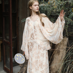 柔软套装 脸儿甄选 高级感 植绒提花 连衣裙 V领立体剪裁