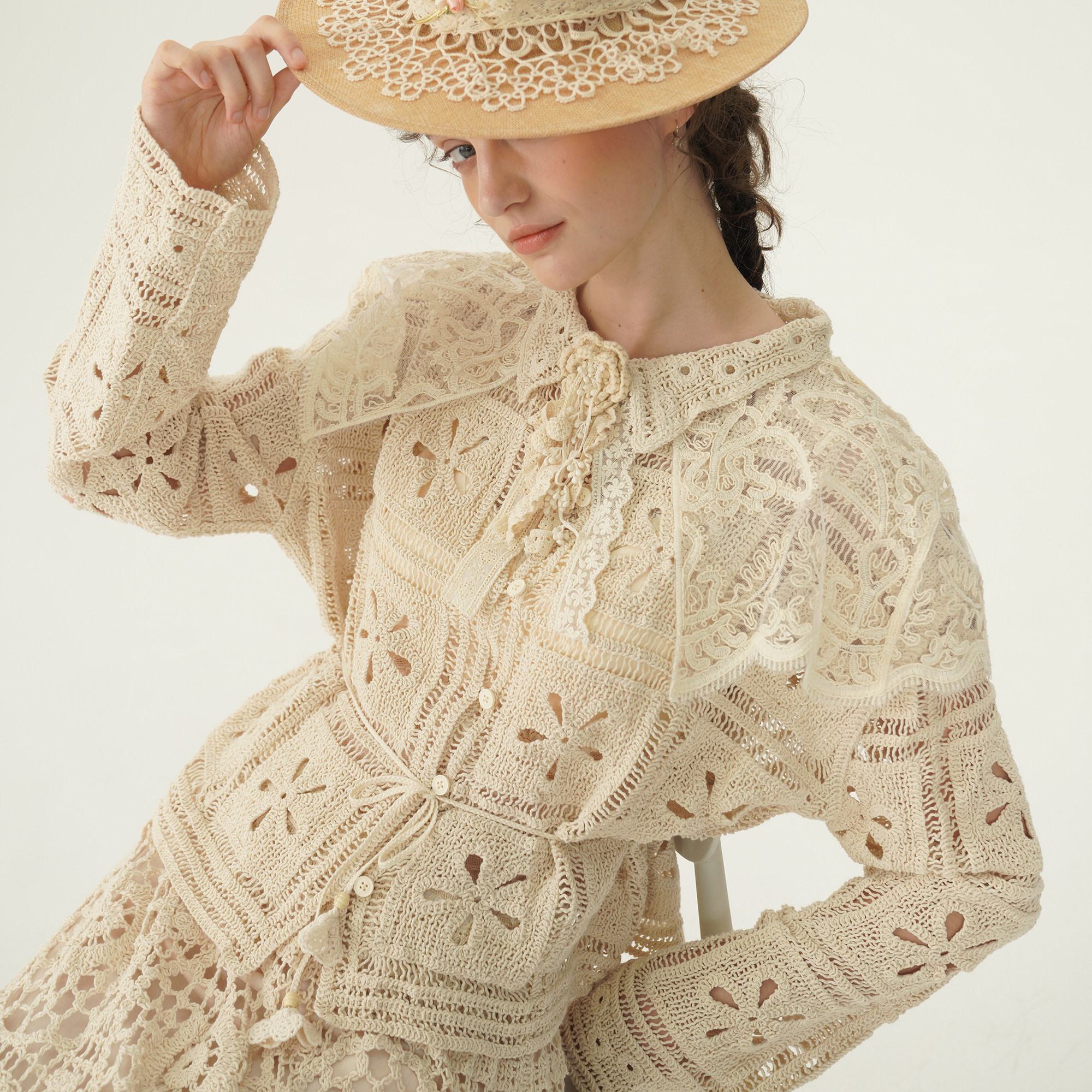 脸儿艺 手工钩花立体流苏花朵 复古小翻领 蕾丝斗篷 开衫针织上衣