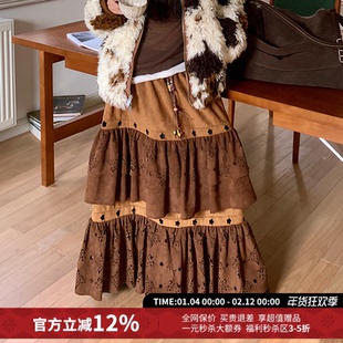 YANAG棕色拼接花瓣激光镂空麂皮半身裙女26春夏新款