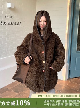 YANAG复古跳跃扣子装饰两面穿大拉贡皮毛一体大外套女