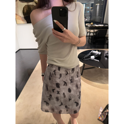 Here yaya shop 淡颜系精致无缝一体天丝桑蚕丝冰肌显瘦针织衫