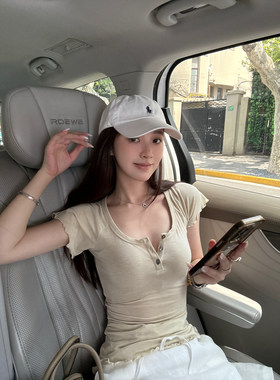 Here yaya shop 冷淡德芙软绵莱赛尔羊毛木耳边扣子小飞袖温柔t