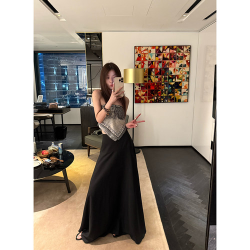 Here yaya shop 清冷小姐姐氛围感剪裁大裙摆显高显瘦气质半身裙