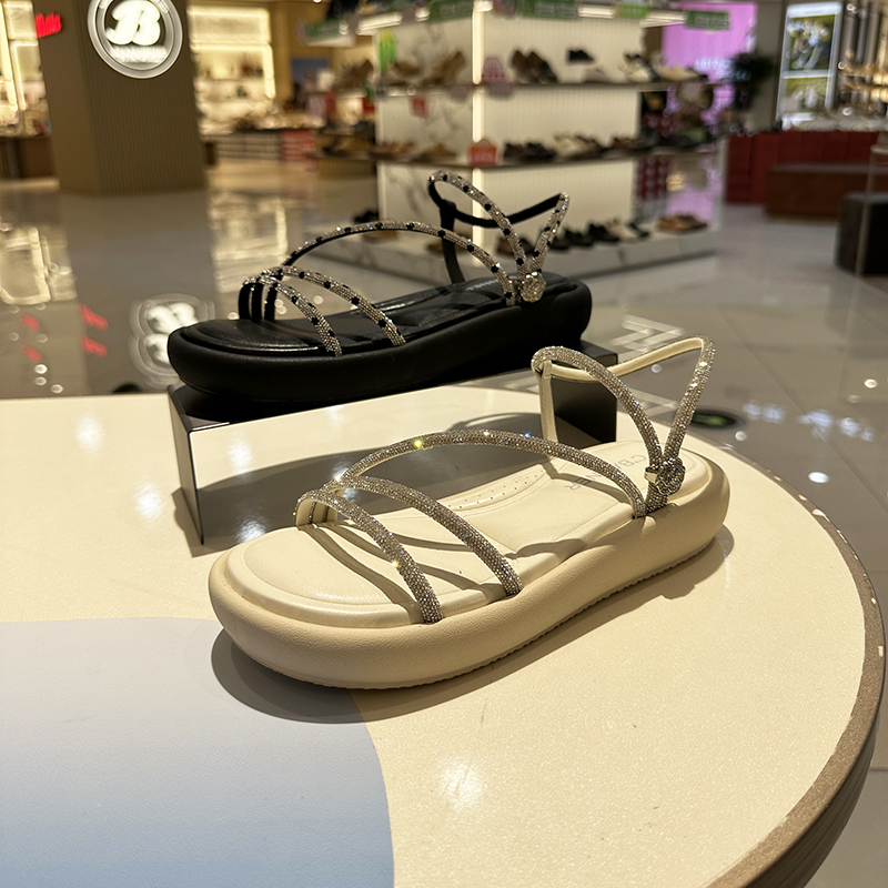 千百度女鞋厚底凉鞋女款2025新款女士外穿黑色不累脚A25381030
