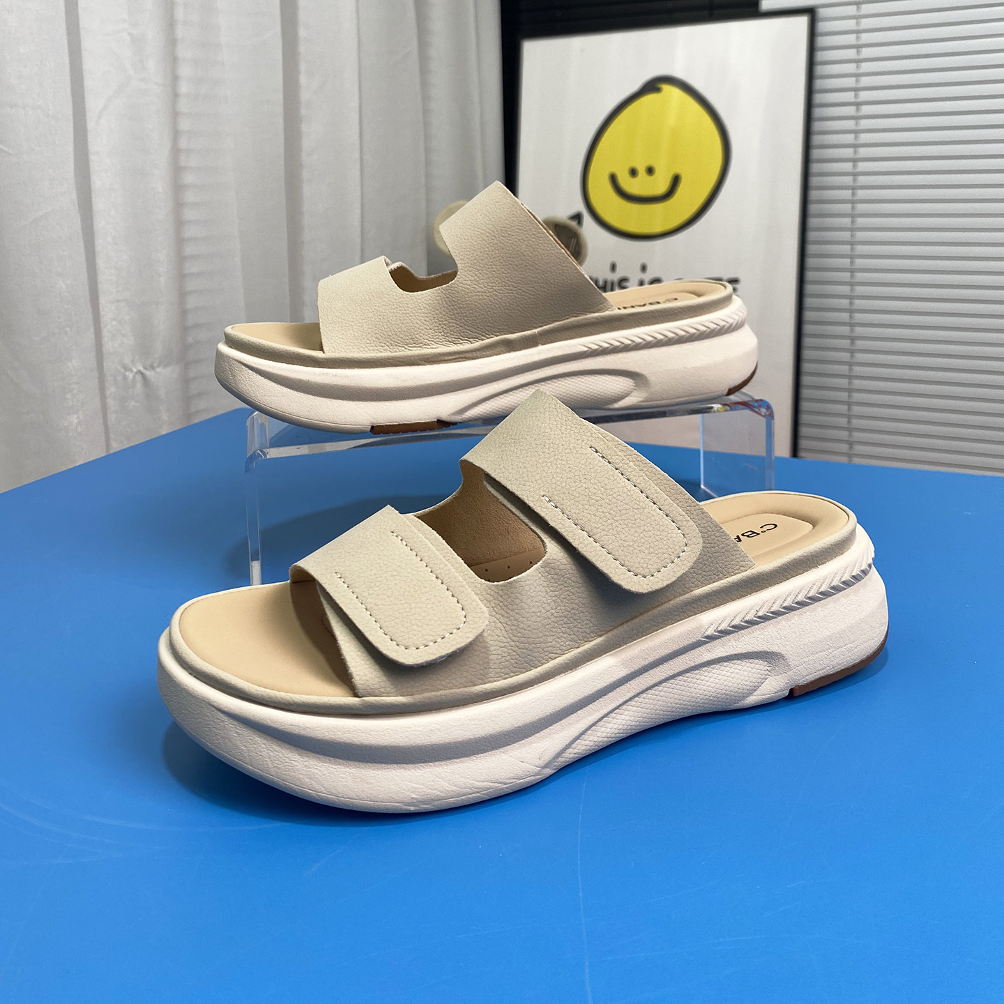 千百度女鞋厚底拖鞋2025新款休闲户外沙滩外穿舒适凉拖A25311250