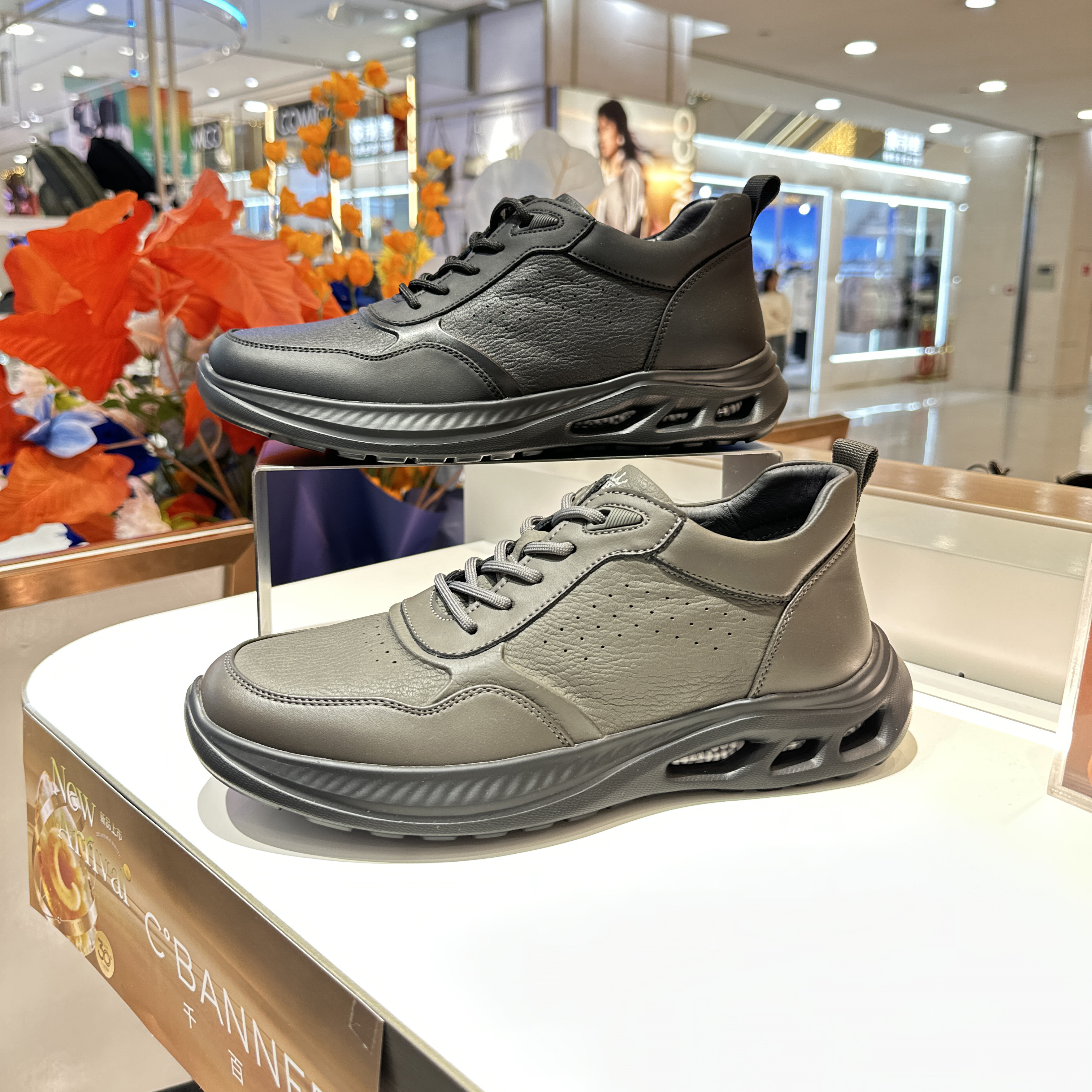 千百度真皮休闲鞋软底轻便通勤穿