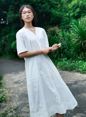 掂量女装 极简风设计感V领短袖连衣裙宽松中长款休闲H2W09Q10255