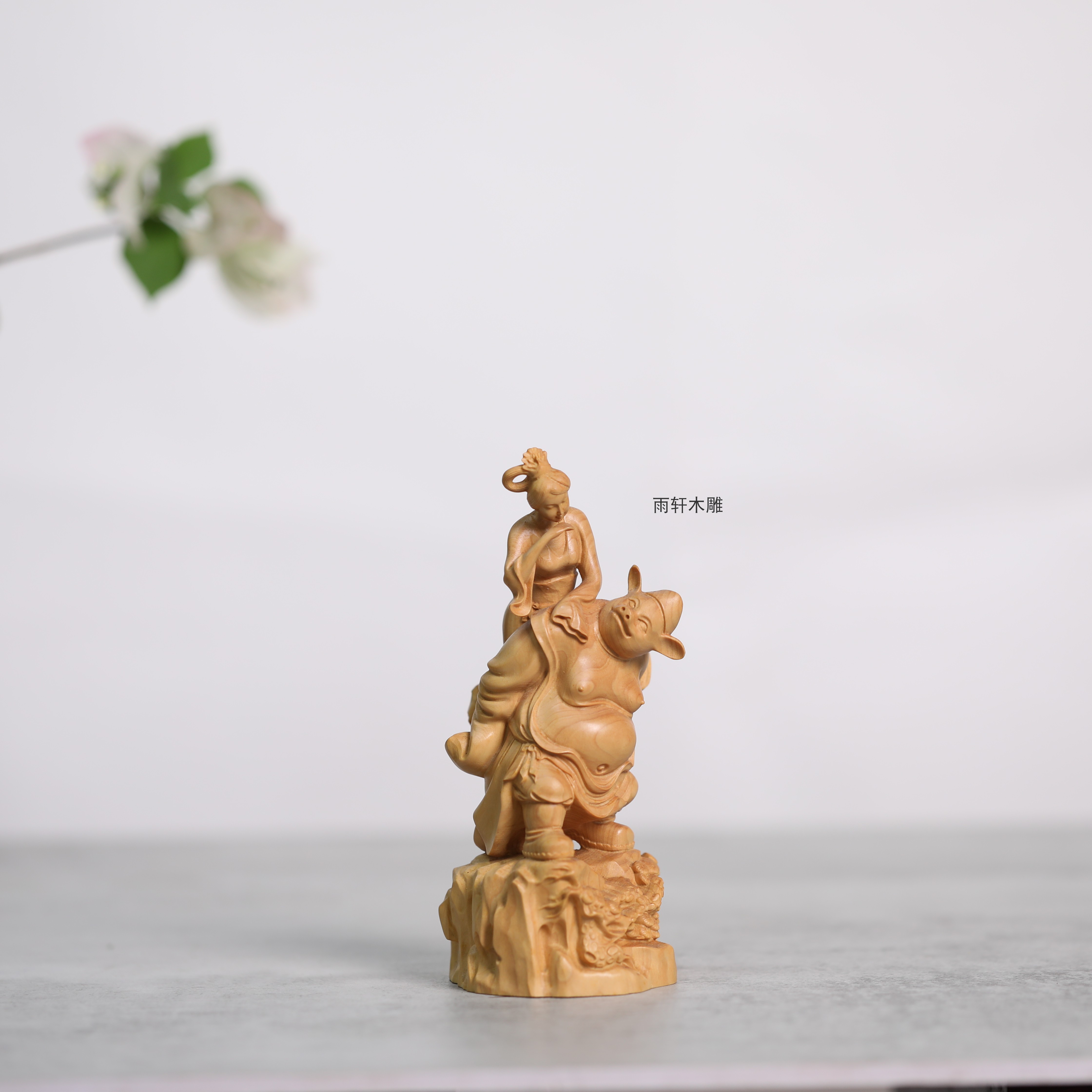 正宗小叶黄杨木雕八戒背媳妇摆件