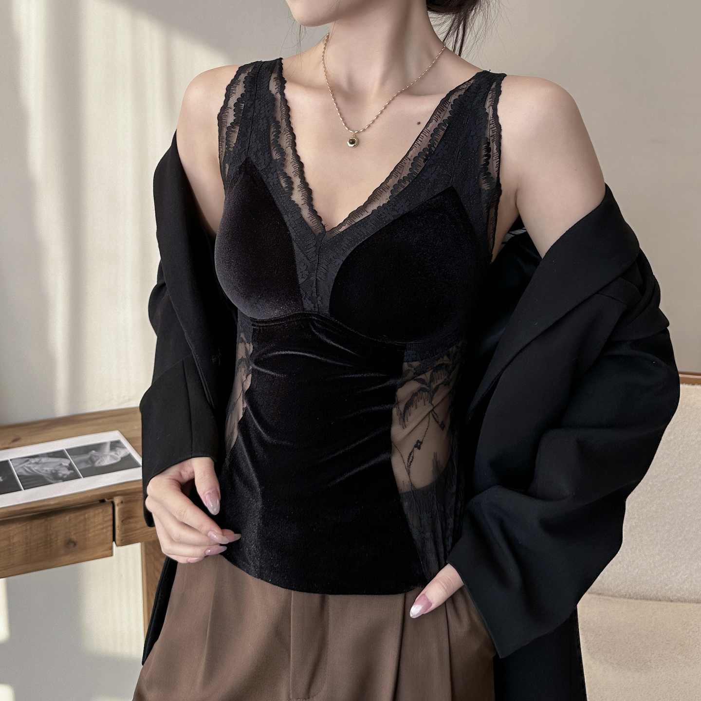 秋冬金丝绒保暖背心性感蕾丝上衣