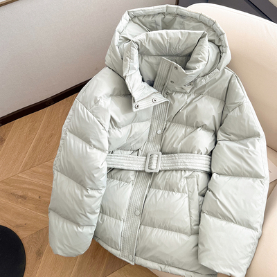 小C家浅蓝色系带收腰显瘦羽绒服女冬季时尚甜美白鸭绒连帽外套