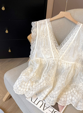 小C家法式甜美v领无袖背心女2025夏季新款时尚轻奢高端吊带蕾丝衫