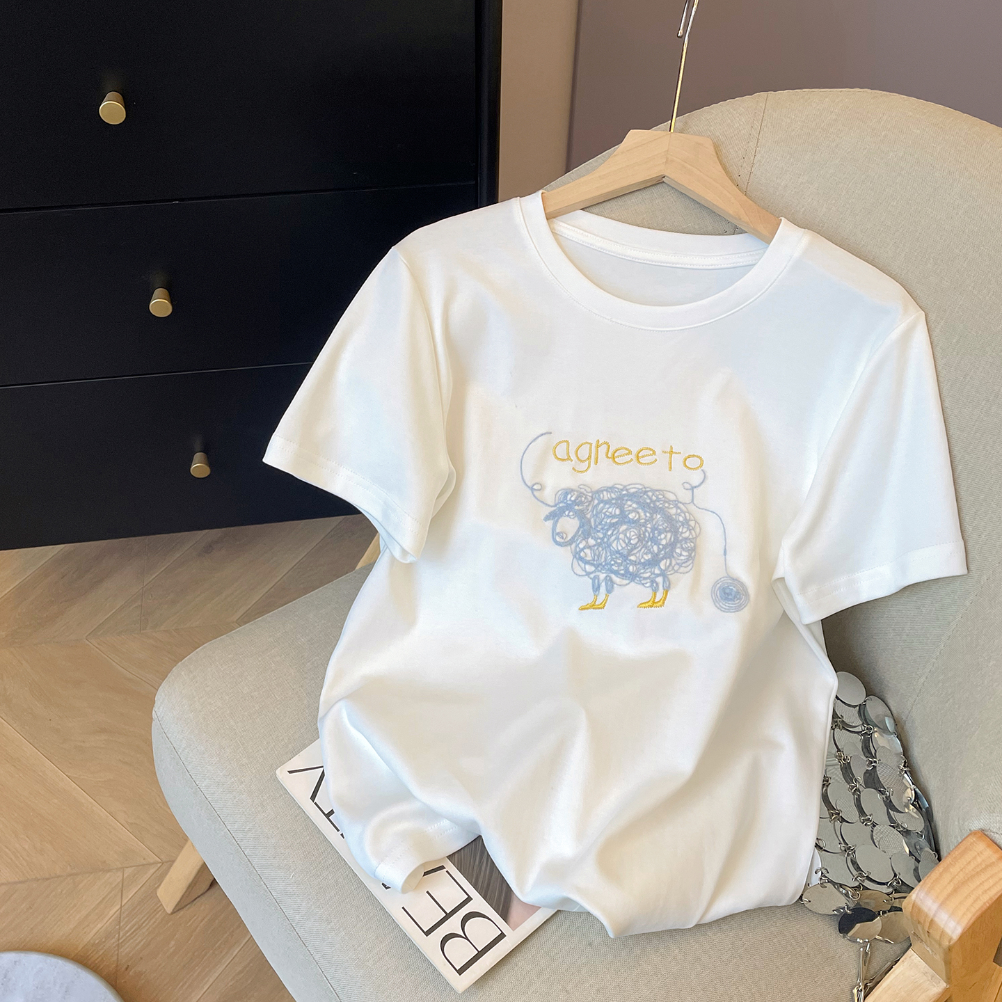 小C家设计感线条小羊刺绣减龄短袖T恤女2025夏季新款白色显瘦体恤