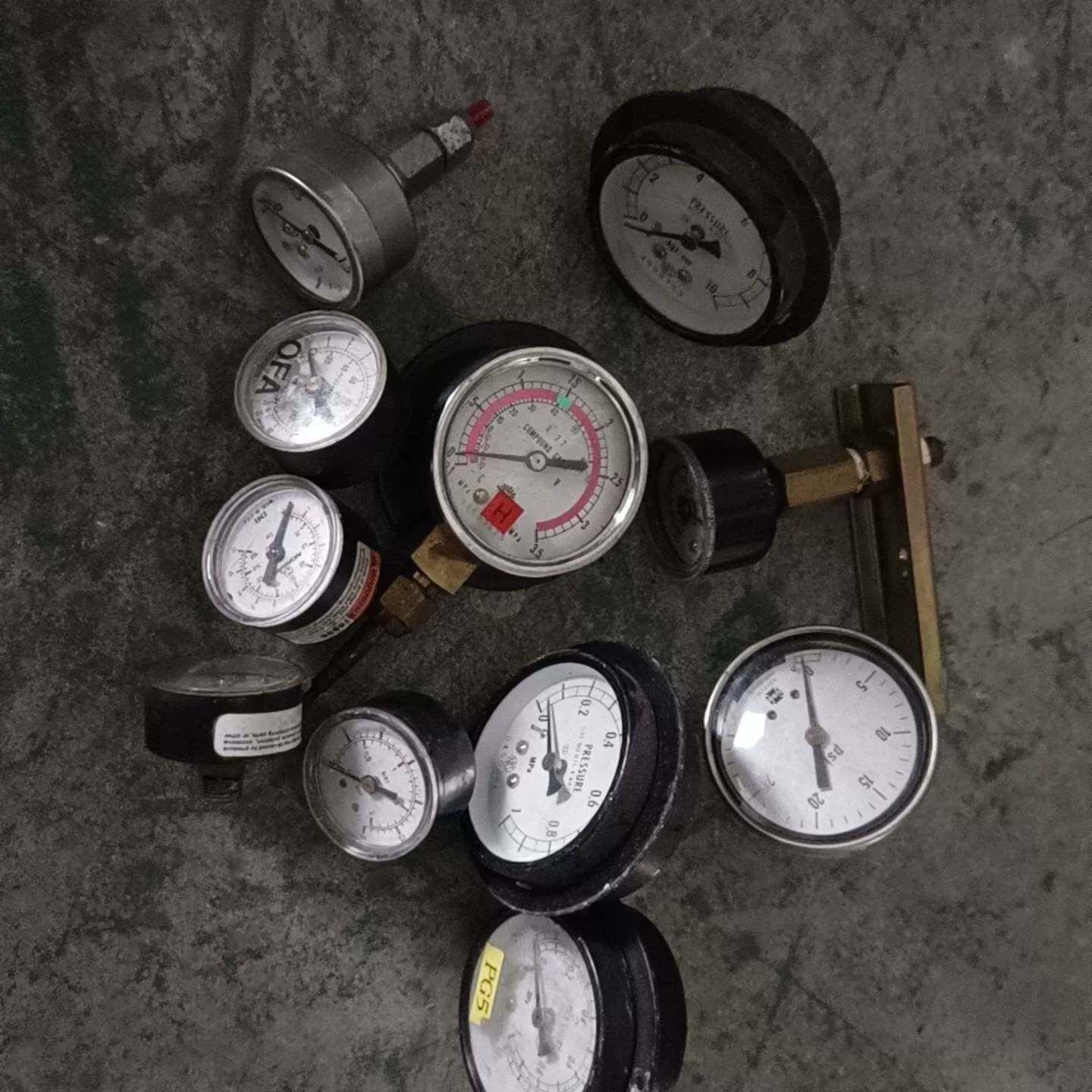 可议价设备压力表 有需要的联系 型号不一样 价格不