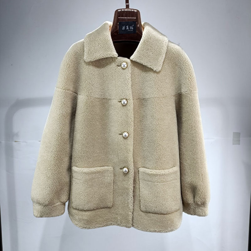 女士短款长袖羊剪绒皮毛一体大衣