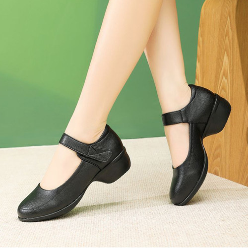 妈妈鞋真皮舞蹈鞋女软底春夏季新款广场舞鞋中老年透气女士跳舞鞋