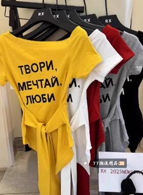多巴胺黄色字母印花斜肩短袖t恤女夏季设计感绑带收腰露肩上衣潮