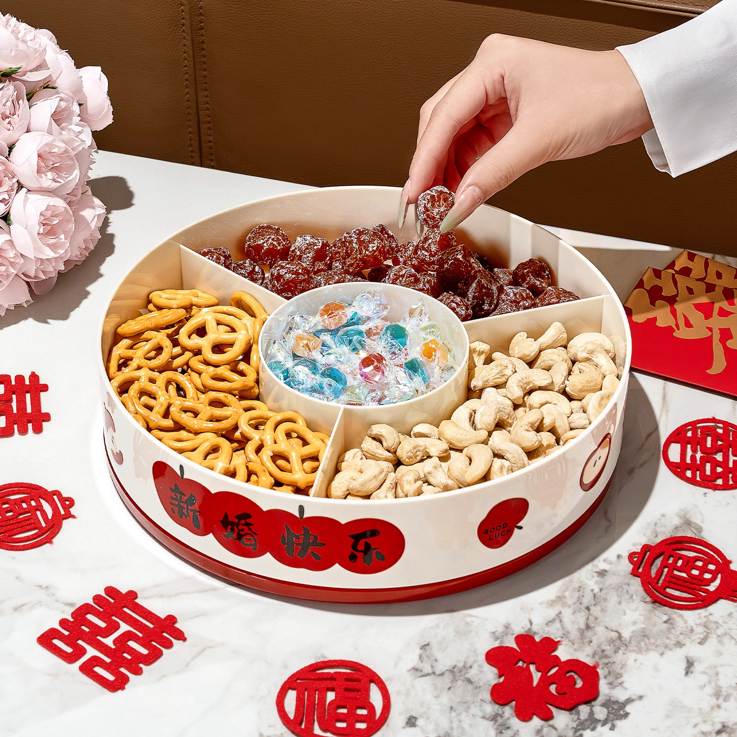 家用客厅茶几新年果盘2025新款高端精致高颜值旋转零食干果收纳盒