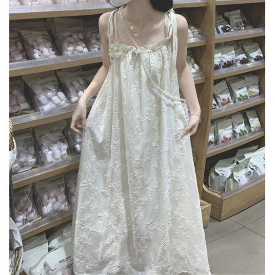 法式温柔风吊带连衣沙滩裙