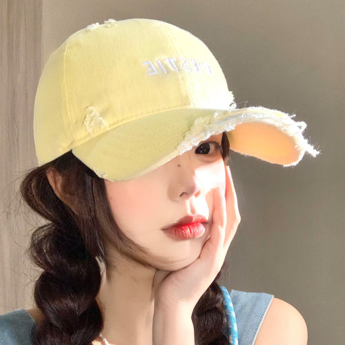 黄色破洞字母刺绣棒球帽女韩系