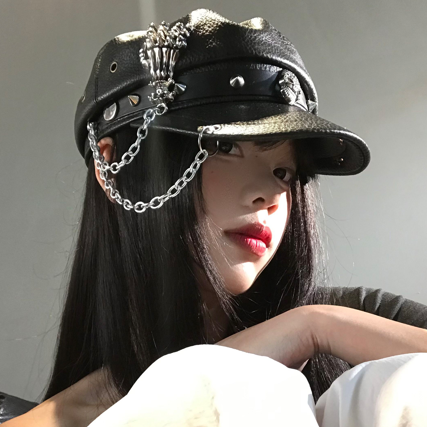 暗黑铆钉骷髅链条皮质贝雷帽女亚文化朋克辣妹画家帽百搭八角帽子