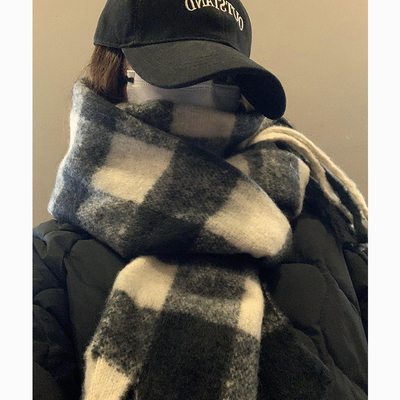 马海毛黑白格子围巾女