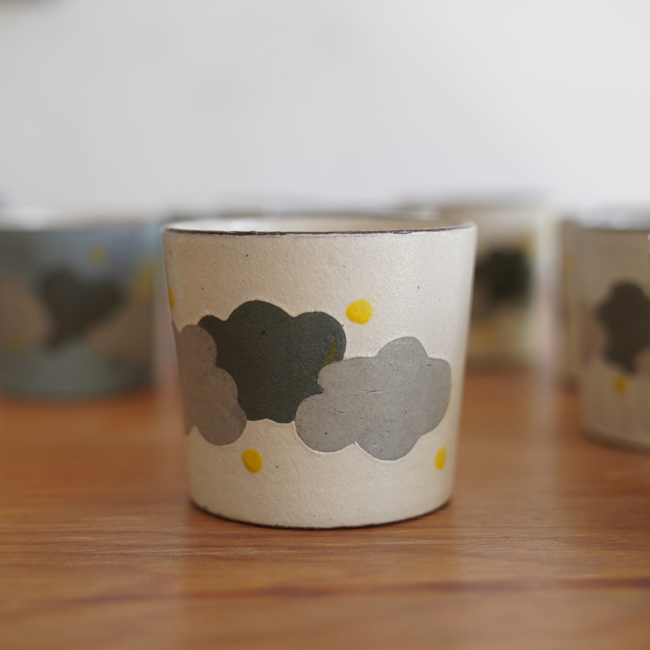 粉引日式手工云朵手握杯