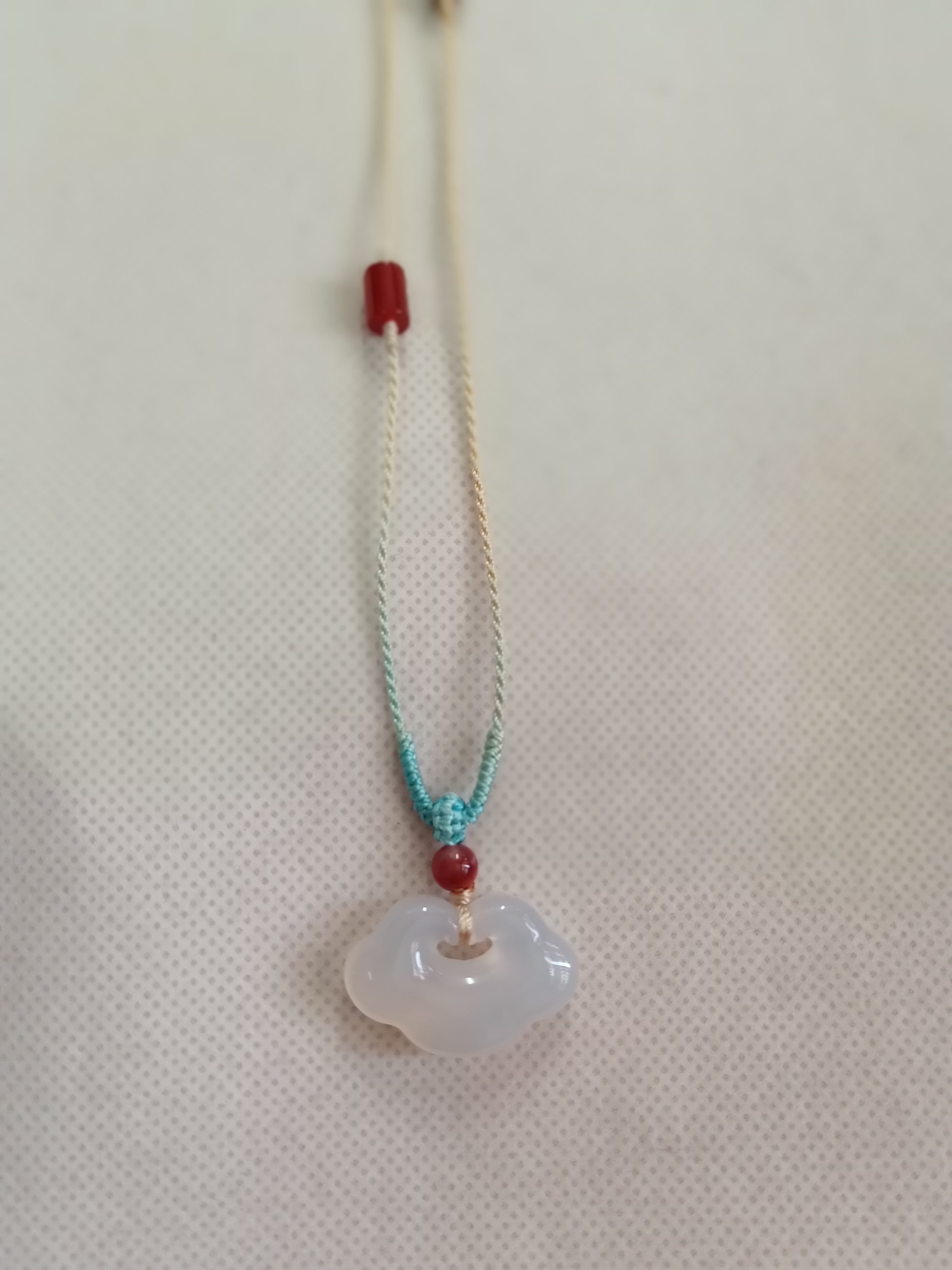 祥云锁吊坠白玛瑙玉器挂件新疆宝石光冰山翠项链玉坠