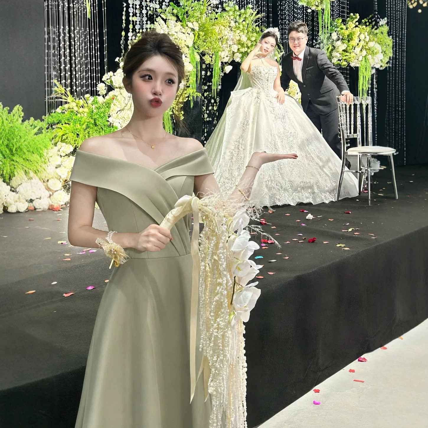 粉色缎面一字肩姐妹团长裙伴娘服宴会轻奢高端小众主持表演晚礼服